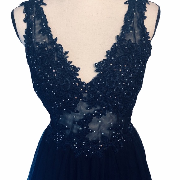 Navy blue sleeveless Embroidered cocktail dress - Picture 3 of 8